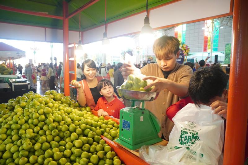 Lễ hội trái cây Nam bộ 2026 khai mạc, hàng ngàn người đổ về Suối Tiên - Ảnh 5.