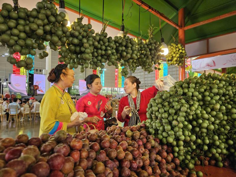 Lễ hội trái cây Nam bộ 2026 khai mạc, hàng ngàn người đổ về Suối Tiên - Ảnh 3.