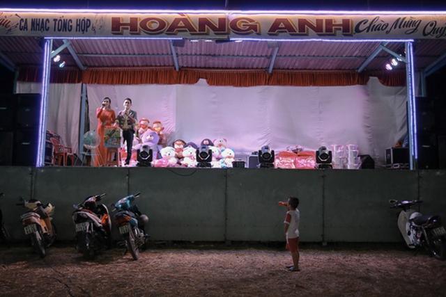 Lô tô thời nay: Từ tiếng rao hội chợ đến ánh đèn sân khấu hiện đại- Ảnh 1.