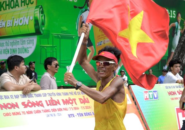 'Long dị nhân' và kế hoạch chạy bộ 102 ngày liên tục, mỗi ngày 100 km  - Ảnh 1.