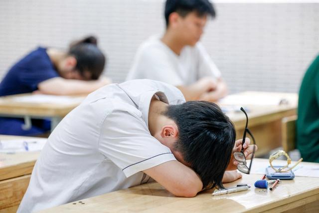 Bỏ thi lớp 10: Chuyển dần từ thi sang kết hợp nhiều tiêu chí - Ảnh 1.