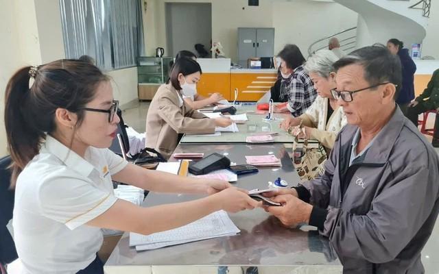 Đang hưởng lương hưu, đi làm lại có phải đóng BHXH tiếp?- Ảnh 1.