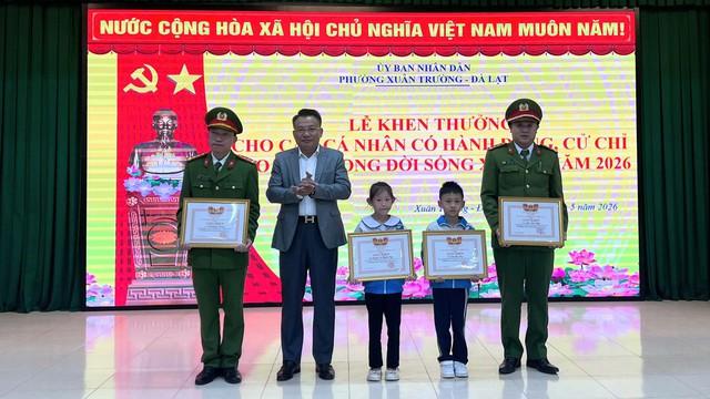 Khen thưởng người tốt việc tốt ở Đà Lạt: 4 tấm gương đẹp - Ảnh 1.