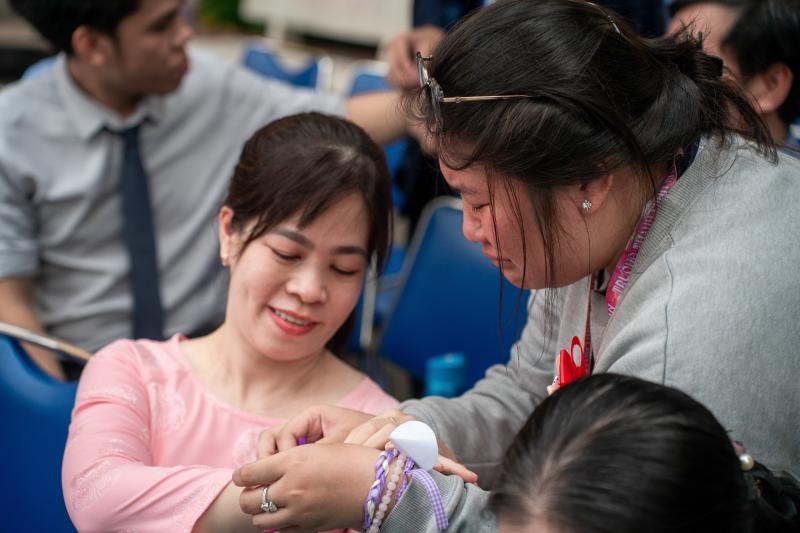 Học sinh Nguyễn Thị Minh Khai đón 'mưa thanh xuân' trong ngày chia tay - Ảnh 13.