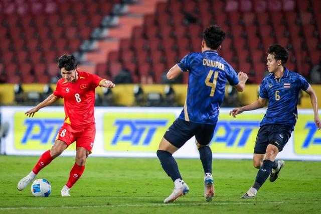 Nguyễn Thái Quốc Cường tự tin thoát bóng người anh họ Công Phượng- Ảnh 2.