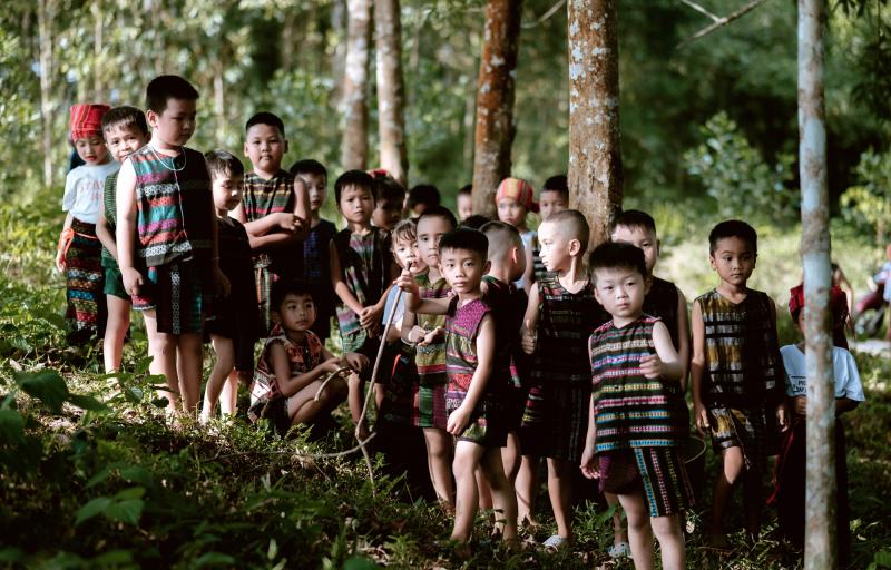 Bộ ảnh kỷ yếu 'gây bão' mạng của cô trò trường miền núi Quảng Trị  - Ảnh 4.