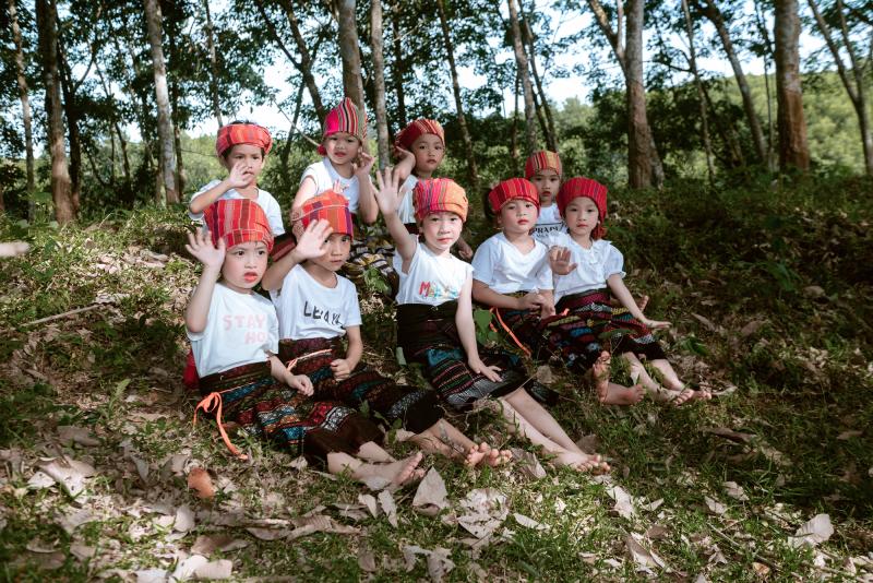 Bộ ảnh kỷ yếu 'gây bão' mạng của cô trò trường miền núi Quảng Trị  - Ảnh 3.