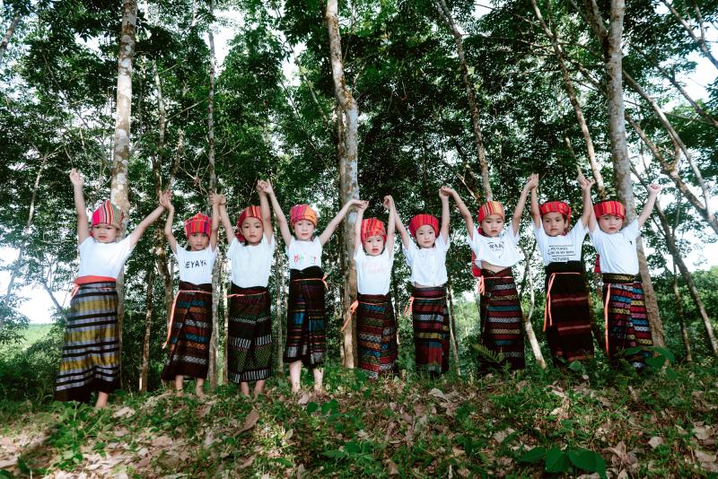 Bộ ảnh kỷ yếu 'gây bão' mạng của cô trò trường miền núi Quảng Trị  - Ảnh 2.