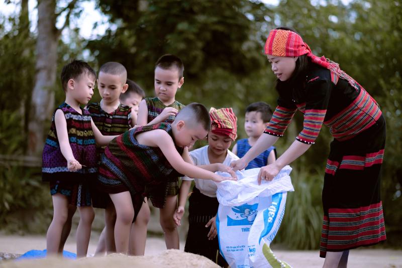 Bộ ảnh kỷ yếu 'gây bão' mạng của cô trò trường miền núi Quảng Trị  - Ảnh 6.