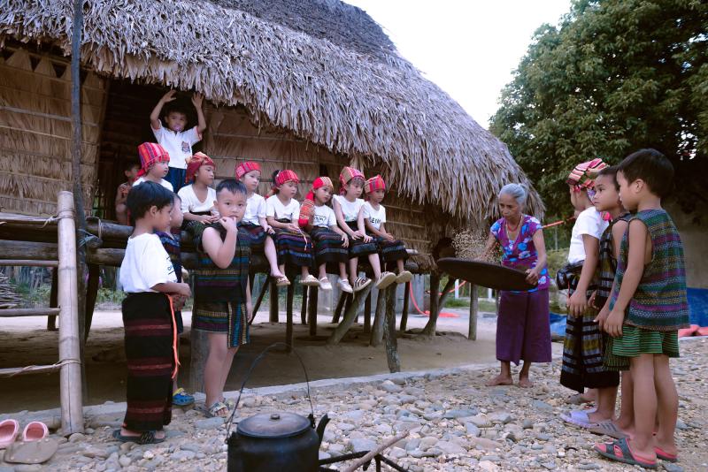 Bộ ảnh kỷ yếu 'gây bão' mạng của cô trò trường miền núi Quảng Trị  - Ảnh 5.