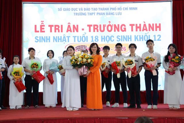 Thầy hiệu trưởng gửi gắm chữ 'tĩnh' với học sinh sắp thi tốt nghiệp THPT- Ảnh 3.