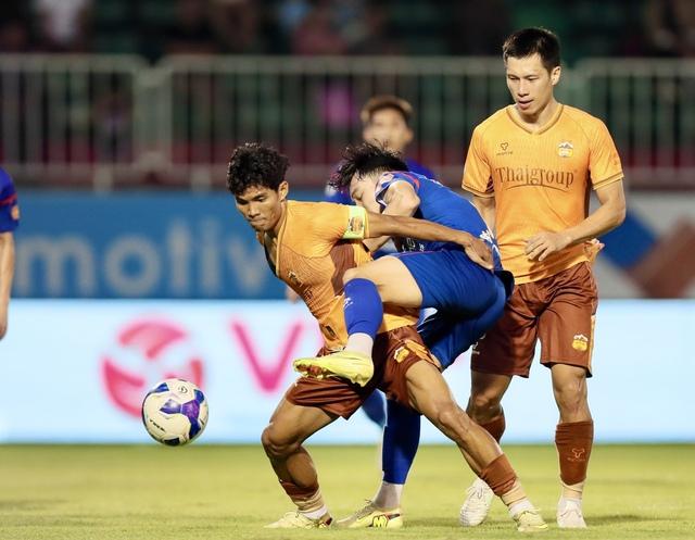 Bảng xếp hạng V-League mới nhất: HAGL ‘đẩy’ Đà Nẵng xuống tận đáy, cuộc đua tốp cuối thật giả khó lường- Ảnh 1.