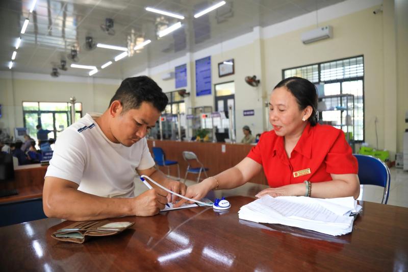 Thủ tục gọn, dân lợi: Gần dân, nhanh việc- Ảnh 2.