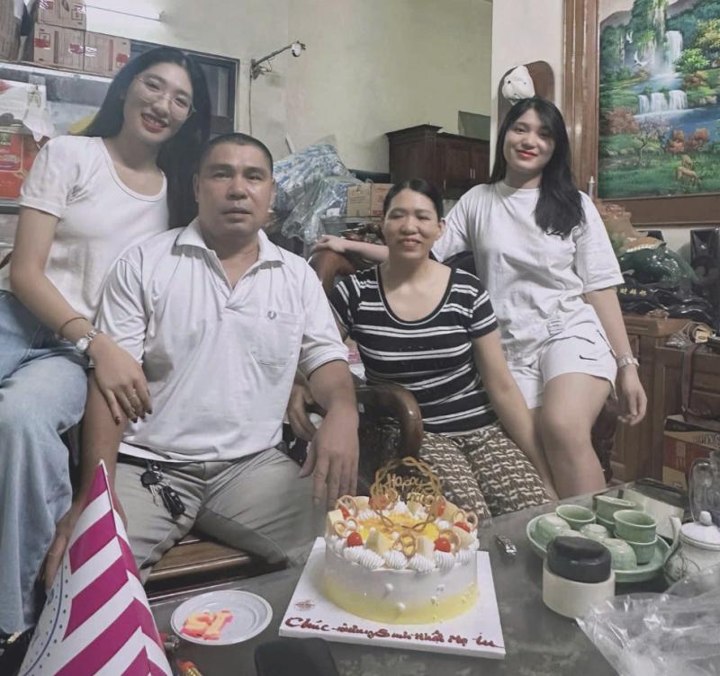Lan tỏa trên mạng xã hội: 'Không hoa tay' nhưng vẫn cắm hoa, yêu đời - Ảnh 3.