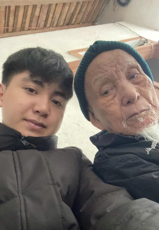 101 tuổi vẫn minh mẫn, cụ ông khiến nhiều người ngưỡng mộ - Ảnh 2.
