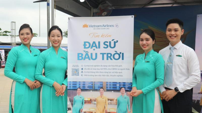 Nhiều việc làm đang cần tuyển gấp, mức lương khởi điểm từ 10-18 triệu đồng/tháng - Ảnh 1.