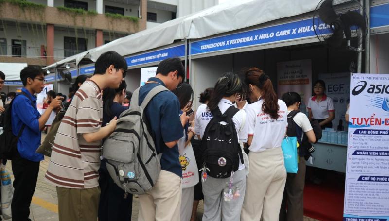 Nhiều việc làm đang cần tuyển gấp, mức lương khởi điểm từ 10-18 triệu đồng/tháng - Ảnh 2.