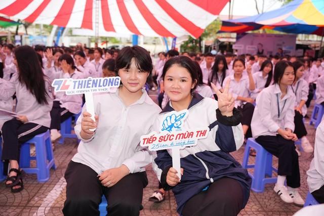 School Tour - Trạm tiếp sức tinh thần cho thí sinh thi tốt nghiệp THPT - Ảnh 2.