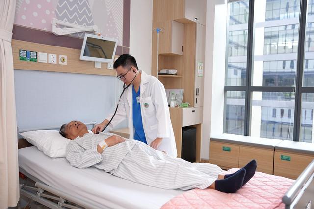 Rút ngắn thời gian nằm viện sau can thiệp tim mạch: Yếu tố nào quyết định?  - Ảnh 2.