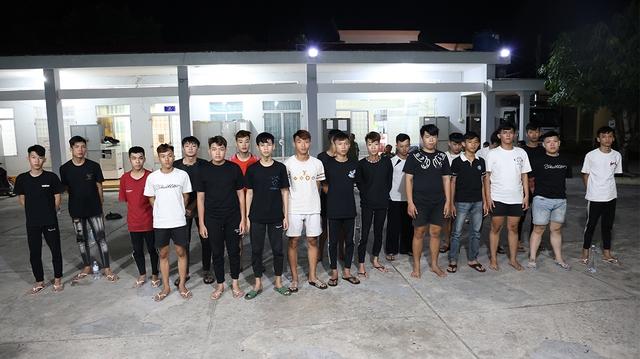 Bắt giữ 33 thanh niên dùng hung khí, bom xăng đánh nhau ở Rạch Giá- Ảnh 1.