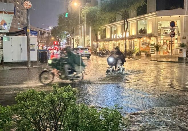 Hôm nay, cả nước tiếp tục có mưa lớn giải nhiệt - Ảnh 3.