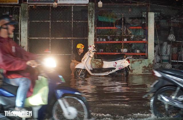 Hôm nay, TP.HCM và Nam bộ tiếp tục có mưa lớn nhiều nơi- Ảnh 1.