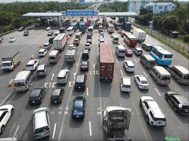 Xe đi cao tốc tăng đột biến, người dân trở về sau lễ lưu ý- Ảnh 1.