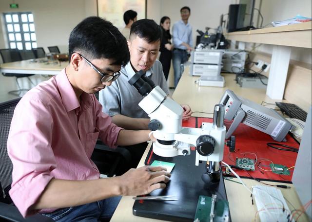 Tuyển sinh 2026: Những ngành nào phải đạt ngưỡng đầu vào mới được xét tuyển? - Ảnh 2.