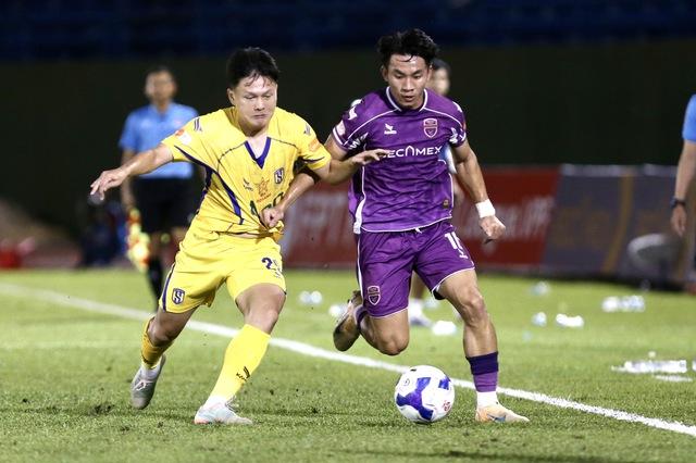 Bảng xếp hạng V-League mới nhất: HAGL và Becamex TP.HCM tình thế vẫn nguy nan, Thanh Hóa ‘tim đập dồn’- Ảnh 1.