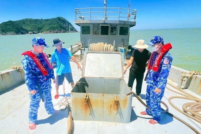 Bắt vụ vận chuyển trái phép 22.000 lít dầu DO trên vùng biển Hà Tĩnh- Ảnh 1.