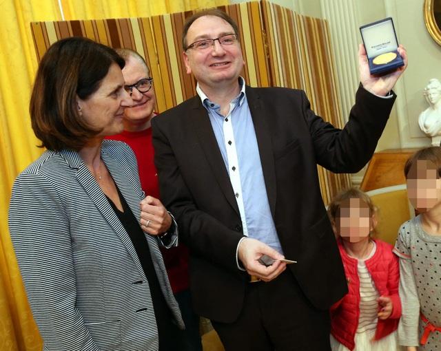 Giáo sư Pháp bịa giải thưởng ‘giống Nobel’, học giả nổi tiếng cũng bị lừa- Ảnh 1.