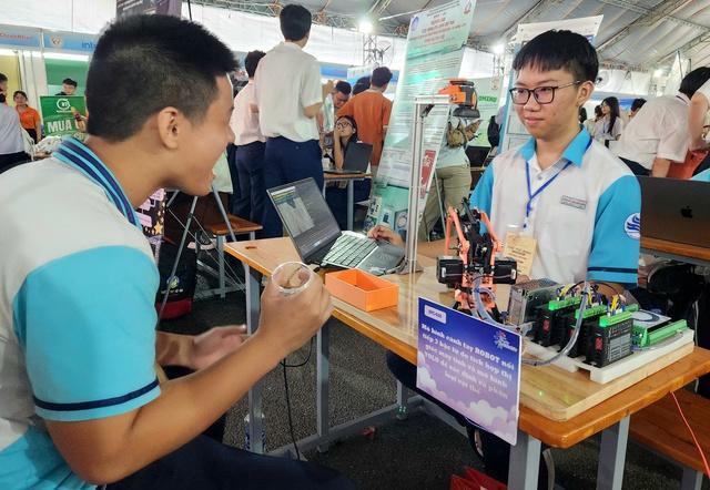 Nam sinh chuyên toán Phổ thông Năng khiếu nêu bí kíp 'vượt vũ môn' thi lớp 10 - Ảnh 1.