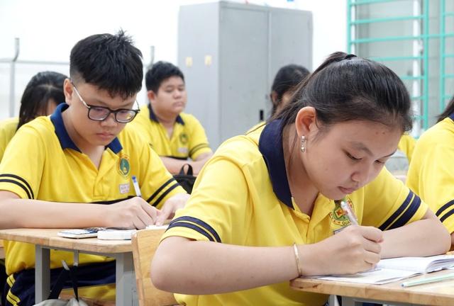 Bỏ thi lớp 10, học sinh sẽ phải học thêm nhiều hơn để có học bạ 'đẹp'? - Ảnh 2.