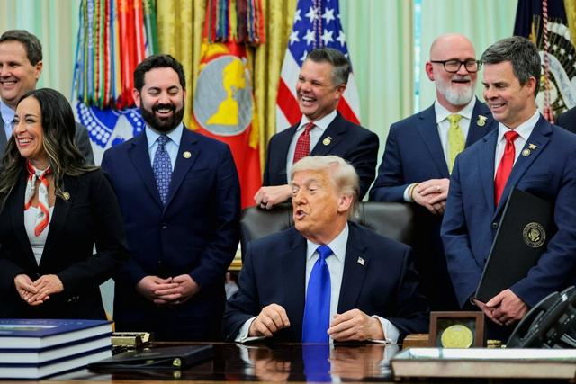 Ông Trump nói 'để tính sau' khi được hỏi nếu Iran vô địch World Cup thì sao- Ảnh 2.