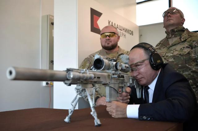 Russian business to Putin: we need heavier weapons for drone defence - Ảnh 1.