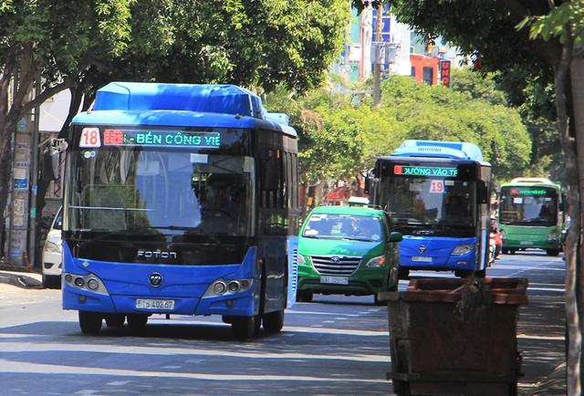 TP.HCM đề xuất thí điểm xe buýt nhỏ đón khách theo nhu cầu - Ảnh 1.