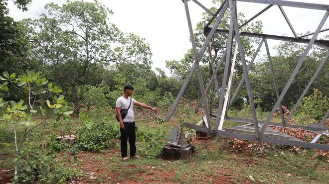 Đồng Nai: Trụ điện 110kV không có đai ốc ngã đổ gây bất an- Ảnh 2.