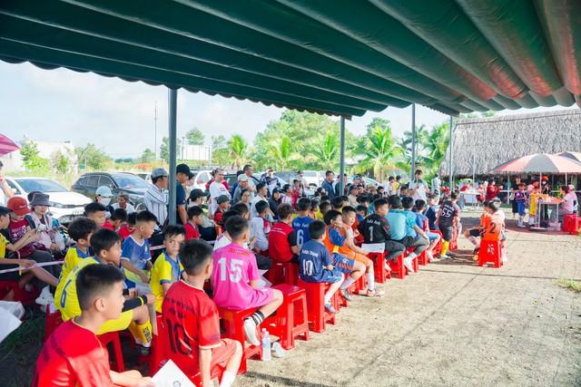 Tuyển sinh cho Học viện Bóng đá Trường Tươi Đồng Nai: Bật khóc khi trúng tuyển- Ảnh 1.