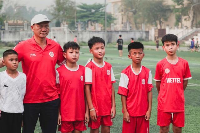 Từ Mạnh Cường U.17 Việt Nam đến giấc mơ World Cup: Thể Công Viettel tuyển sinh lớn nhất lịch sử- Ảnh 3.