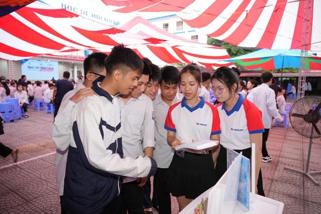School Tour - Trạm tiếp sức tinh thần cho thí sinh thi tốt nghiệp THPT - Ảnh 6.