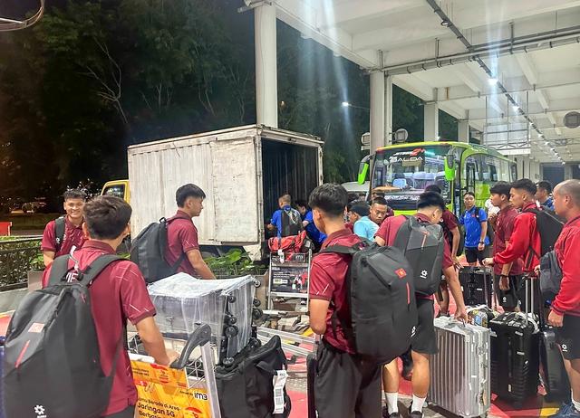 U.19 Việt Nam đến Indonesia an toàn, rất bất ngờ vì... - Ảnh 1.