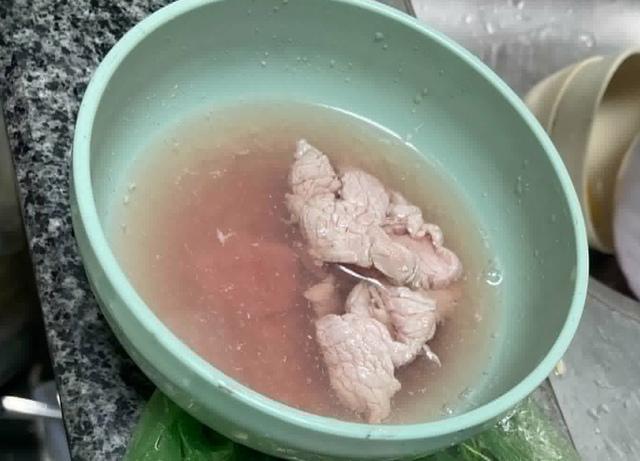 Vụ livestream tố thịt bò giả ở Quy Nhơn: Bán thịt heo cho khách- Ảnh 2.