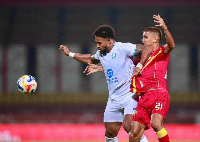 Xuân Son mờ nhạt, Văn Vĩ lập công nhưng Nam Định vẫn thua Selangor: Còn hy vọng bán kết lượt về- Ảnh 1.