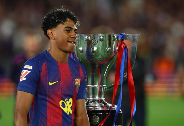 Messi chúc mừng Barcelona sớm vô địch La Liga, Yamal chính thức vượt mặt Ronaldo- Ảnh 2.