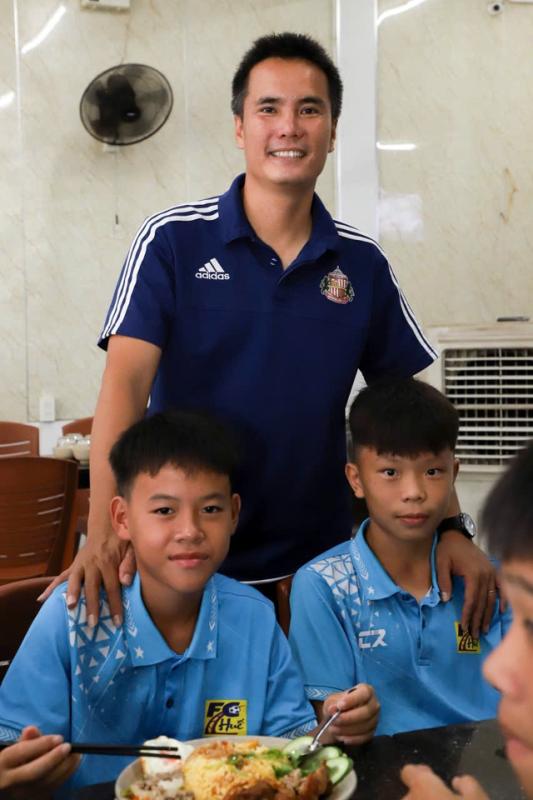 'Khả còi' theo nghề đá bóng, giấc mơ ngôi sao từ làng biển Tam Xuân- Ảnh 8.