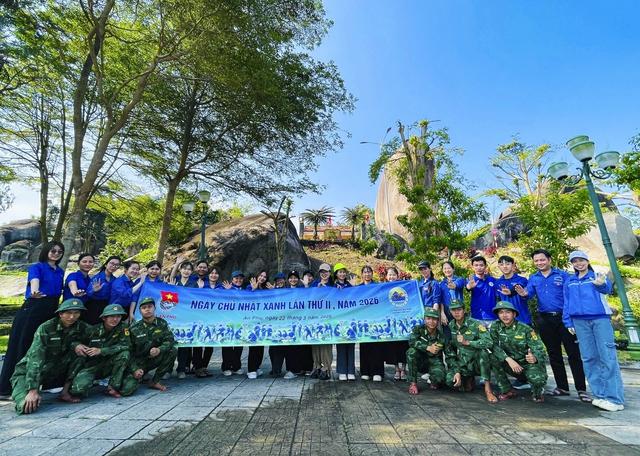 Đặc khu Lý Sơn ra quân Ngày chủ nhật xanh làm đẹp từ biển đảo đến di tích- Ảnh 4.