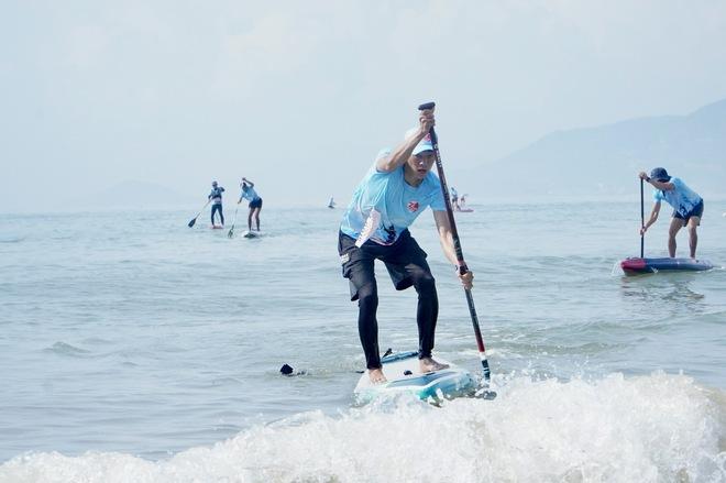 Phố biển Quy Nhơn sặc sỡ sắc màu trong giải đua thuyền sup- Ảnh 11. Phố biển Quy Nhơn sặc sỡ sắc màu trong giải đua thuyền sup- Ảnh 11.