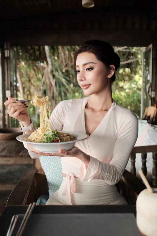 Người phụ nữ nâng tạ gần 100 kg mỗi tuần để tăng hơn 15 kg - Ảnh 6.