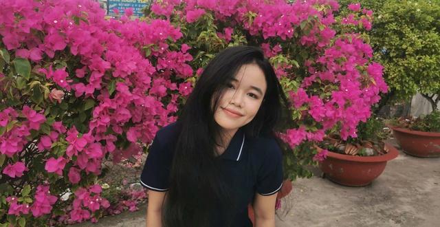 Thủ khoa kể chuyện thức trắng đêm ôn thi vì áp lực ‘sợ thua bạn’ - Ảnh 1.