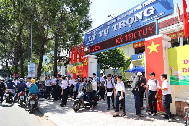 Tuyển sinh lớp 10 tại Khánh Hòa: Nhiều trường có tỉ lệ 'chọi' cao - Ảnh 1.